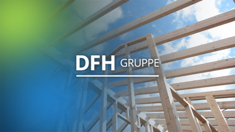 Das Bild zeigt das Logo der DFH Gruppe sowie das Gerüst eines Fertighauses der DFH Gruppe zur Success Story "Process Mining zur Optimierung der Prozesse im Kundendienst"