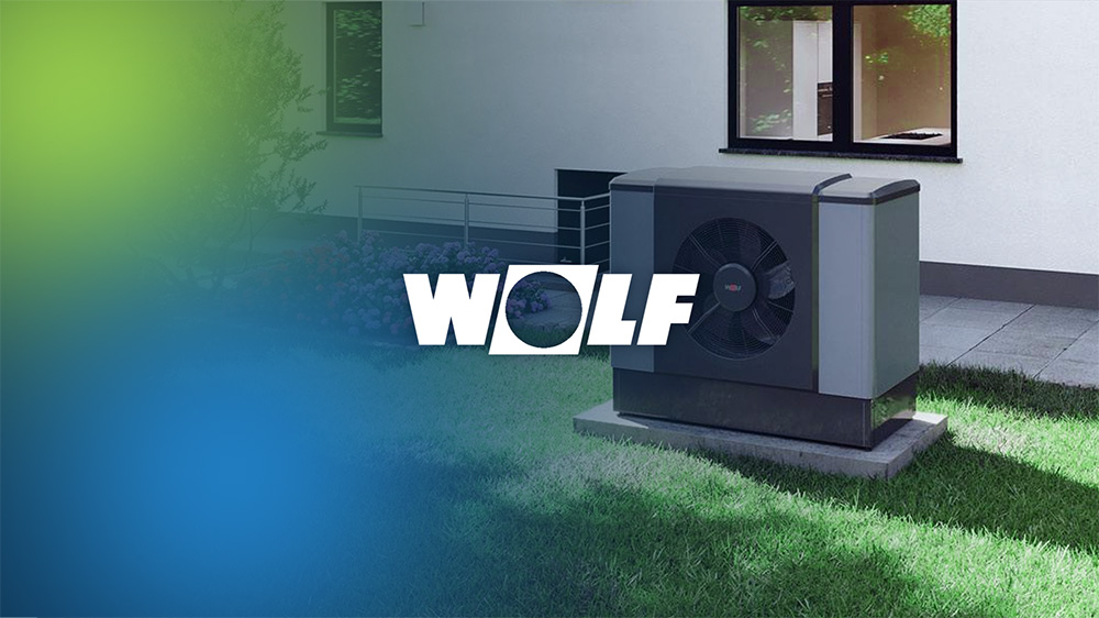 Das Bild zeigt das Logo von Wolf sowie eine Wärmepumpe von Wolf zur Success Story: Beratung, Planung und Realisierung Logistik-Campus Siegenburg