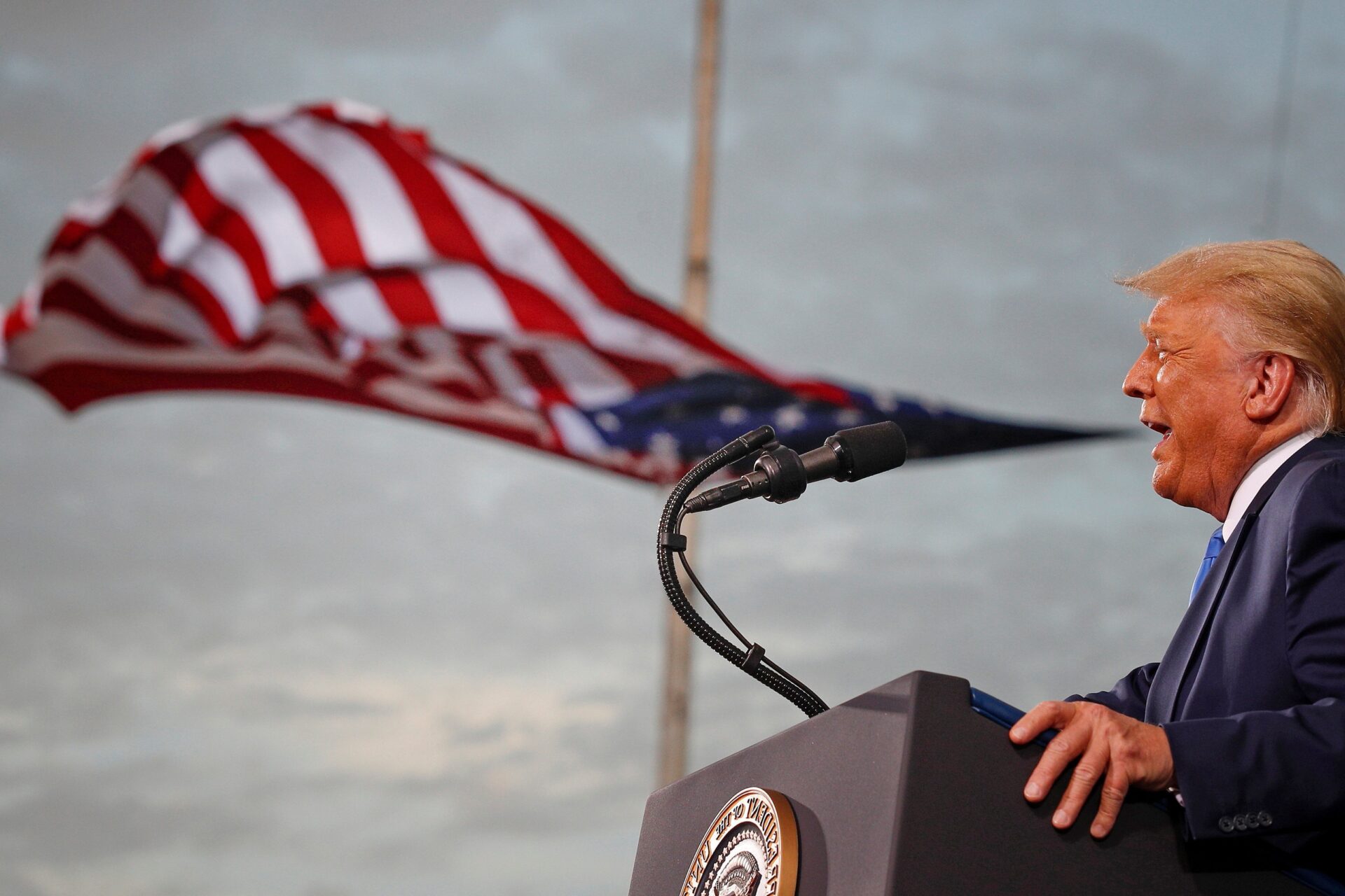 Das Foto zeigt Donald J. Trump (President-Elect der USA) bei einer Rede.